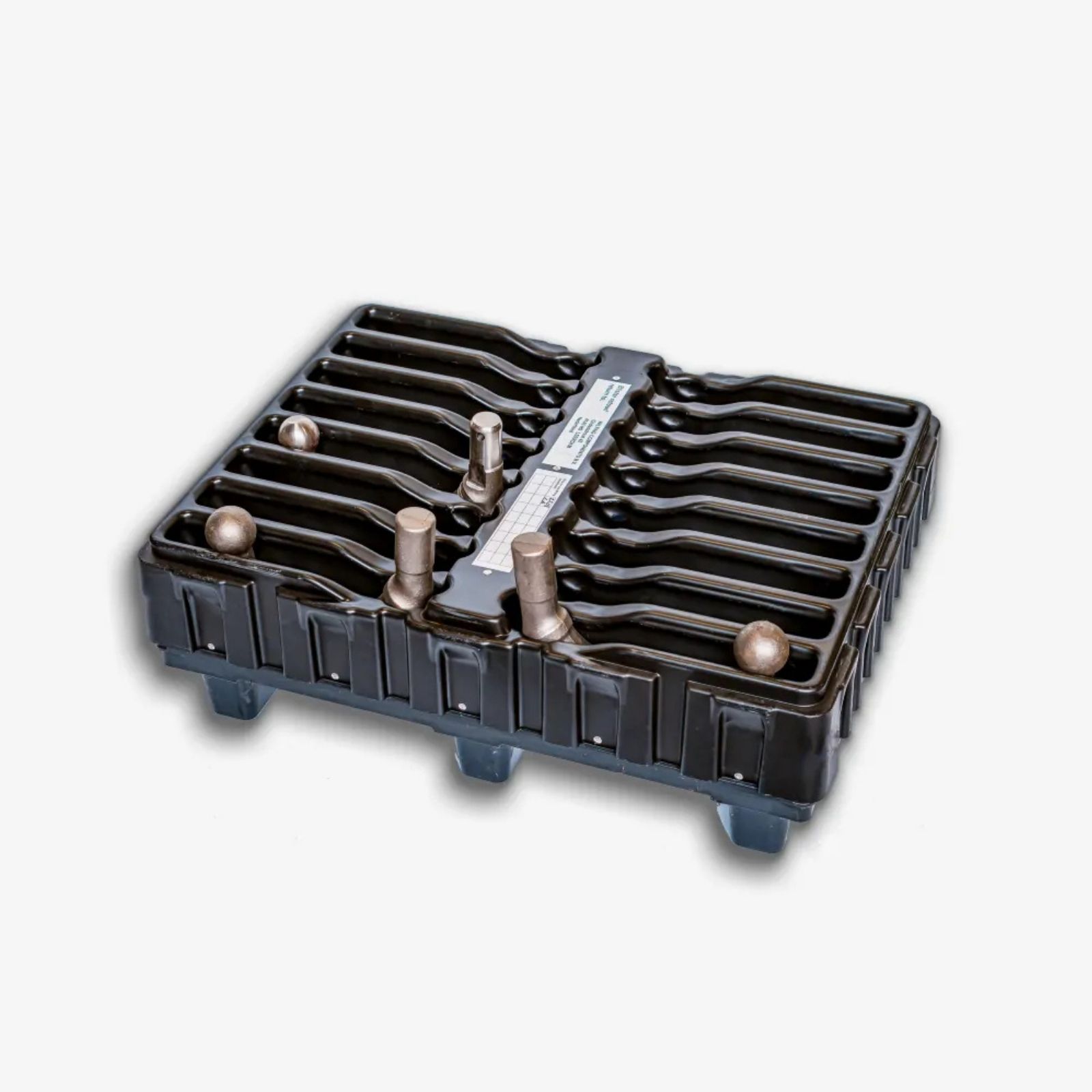 Stapelbare kunststof trays in productie